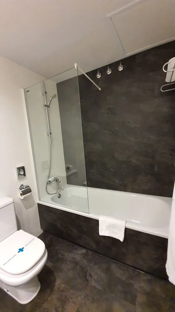 غرفة كلوب بسريرين منفصلين مع أريكة، Hotel Concordia Barcelona 5/8