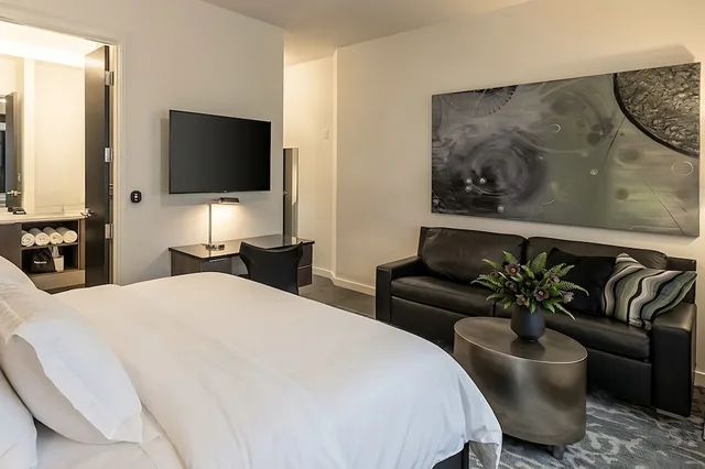 جناح سوبيريور بسرير كينج بغرفة نوم واحدة مع أريكة، 121 Hotel 8/10