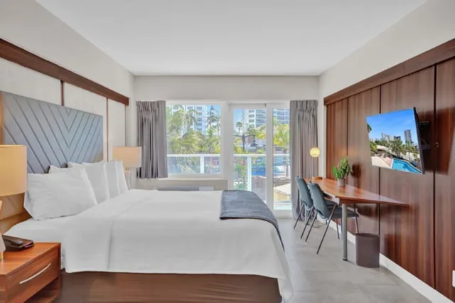 غرفة بشرفة، The Garden Hotel and Resort 2/4
