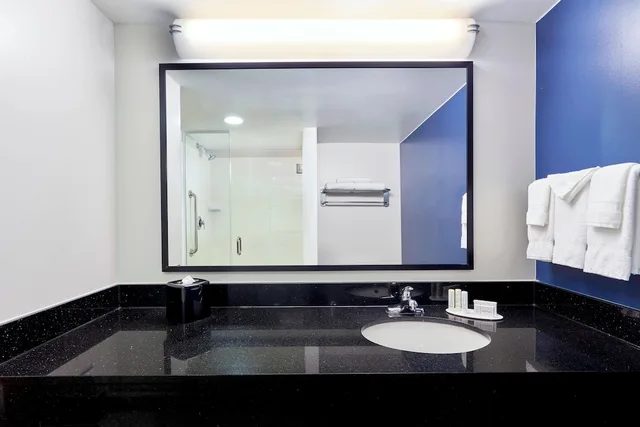Suite, King Bed, Living Area, Fairfield Inn And Suites Indianapolis Downtown 3/5
