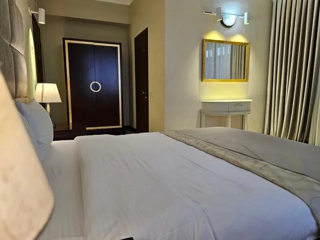 Standard, King Bed, Sea View, The Crown Hotel 6/10