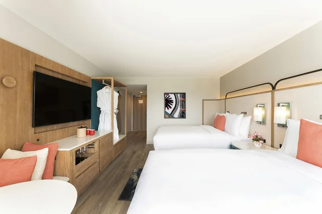 غرفة بريميوم بسرير فردي، Crowne Plaza Resort Guam 5/10