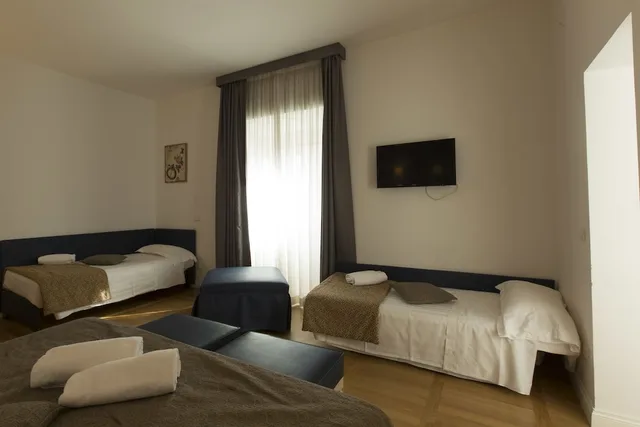 غرفة ديلوكس رباعية، FLORIS HOTEL 4/5