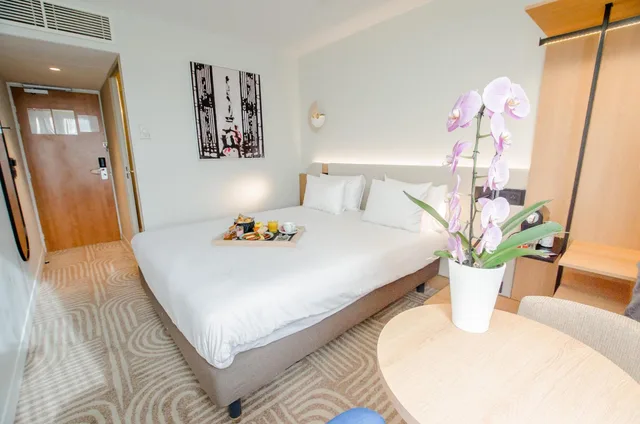 غرفة سوبيريور بسرير كوين، Golden Tulip Villepinte Roissy Parc des Expositions 2/10