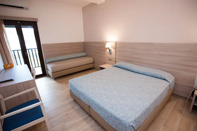 غرفة كومفورت بثلاثة أسرّة بإطلالة على الحديقة، Hotel Portoconte 1/4