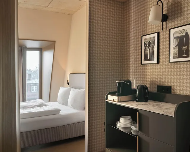 جناح جونيور بسرير كوين، Hotel Miano 8/10