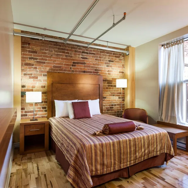 غرفة سوبيريور بسرير كينج وسرير كوين، Hotel Quartier des Spectacles 2/8