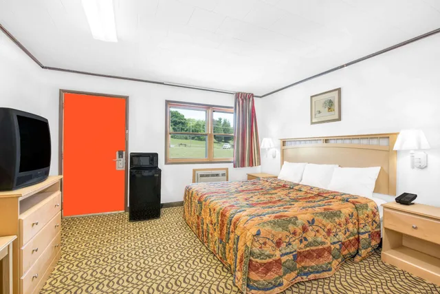 غرفة مفردة بسرير كينج، Knights Inn Pine Grove 1/4