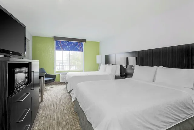 Standard, 2 Queen Beds, Accessible, Holiday Inn Express Lancaster 1/3