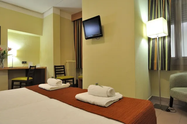 غرفة قياسية بسرير كوين، Hostal Ballesta 10/10