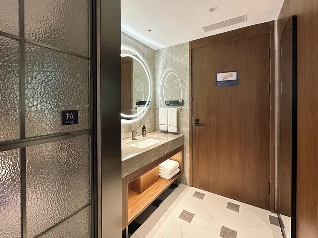 City, King Bed، UrCove by Hyatt Shanghai on the Bund 4/4