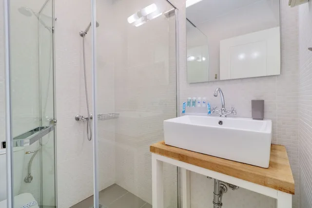 Semi Basement, 1 Bedroom, Apartment, King Bed، Athens Residence Apartments 2/3