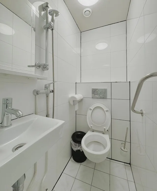 Comfort, Queen Bed, Private Bathroom, Hotel Jimmy 5/5