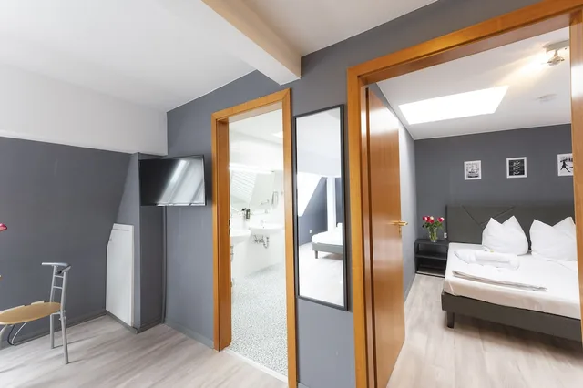 Comfort, Apartment, 1 Single and 2 Queen Beds، Hotel Astoria Am Urachplatz 5/8