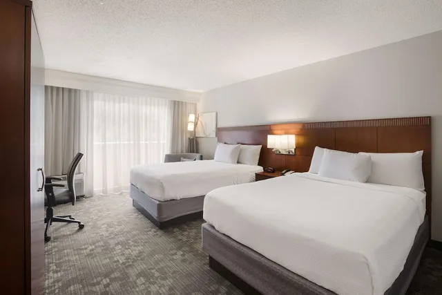 غرفة بسريرين مزدوجين بحوض استحمام لذوي الإعاقة، Sonesta Select Atlanta Midtown Georgia Tech 1/5