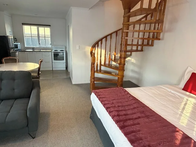 2 Bedrooms, Family Suite, 1 Double and 3 Single Beds، Settlers Motor Lodge 5/9