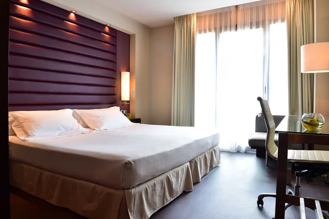 Standard, King and Twin Beds, Pestana Arena Barcelona 1/8