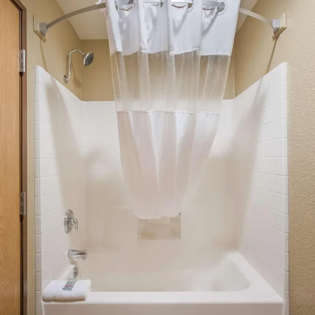 شقة بسريرين كوين بشرفة بـ3 غرف نوم، Best Western Harbour Pointe Lakefront 6/7