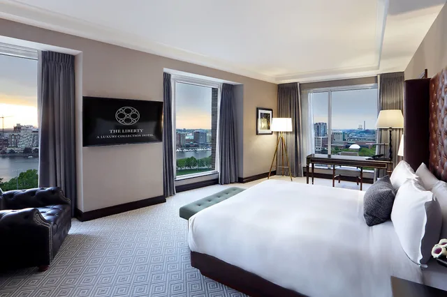 جناح رئاسي بسرير كينج بإطلالة على المدينة بغرفة نوم واحدة، The Liberty, A Luxury Collection Hotel, Boston 2/6