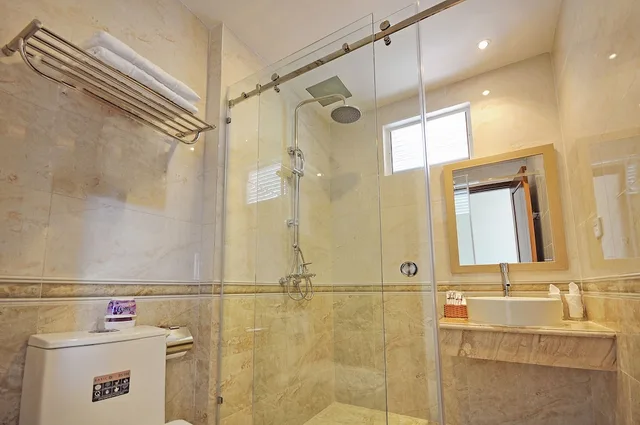 غرفة تنفيذية بسرير كوين بإطلالة على البحر بشرفة، BOSS HOTEL NHA TRANG 5/6