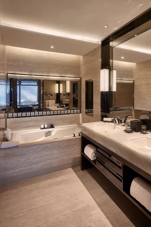 Victoria, Grand, Club, Guest Room, King Bed, Harbour View, Club Lounge Access, Large، The Ritz Carlton Hong Kong 1/2