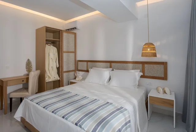 جناح بسريرين مزدوجين بإطلالة على البحر مع أريكة، Galazio Beach Resort 5/10