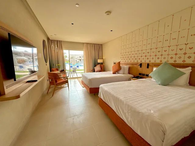 غرفة سوبيريور بسريرين منفصلين بإطلالة على المسبح، Naama Bay Promenade Beach Resort 1/2