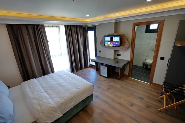 Deluxe, Balcony, Shelton Airport Otel 2/2