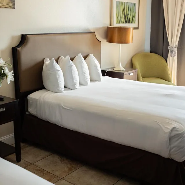 غرفة بسرير كوين بشرفة، Key West Resort on Lake Dora 5/7