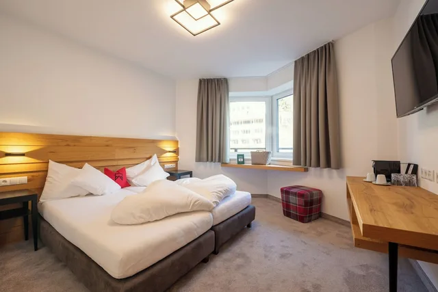 Superior, Quadruple, King Bed, Mountain View, Sofa, Hotel Grischuna 1/1