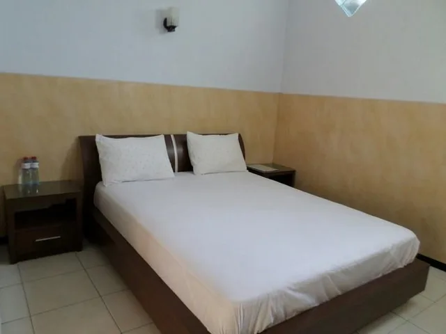 Deluxe, with Fan، Hotel Cendrawasih Jember 1/2