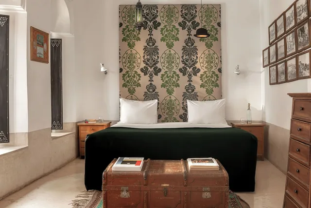 جناح بسرير كوين، Riad Jaaneman 5/9