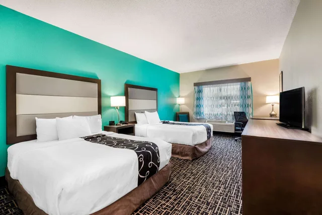 غرفة بسريرين كوين لذوي الإعاقة، La Quinta Inn & Suites by Wyndham Batavia 6/10