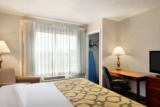 غرفة بسرير كينج، Baymont By Wyndham Springfield I-44 2/3