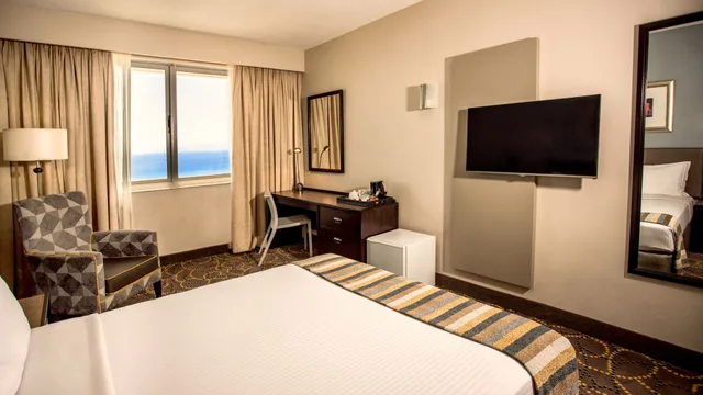 غرفة قياسية بسرير كوين بإطلالة على المدينة، Garden Court South Beach 2/2