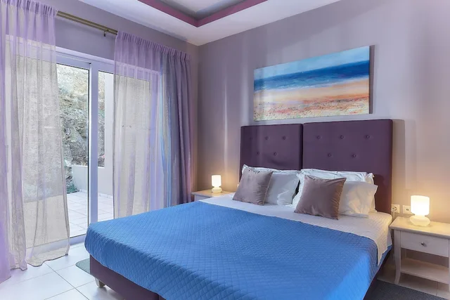 بنغل حصري بسرير كوين مع سرير سحّاب إضافي مع أريكة بمسبح خاص، Nymphes Luxury Apartments 4/7