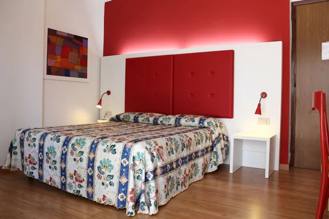غرفة عائلية رباعية بسرير مزدوج وسرير بطابقين، Hotel Azzorre Antille 1/6