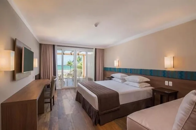 غرفة سوبيريور ثلاثية بسرير مزدوج وسرير فردي بإطلالة على البحر بشرفة، Marupiara All Inclusive Resort by Wish 1/2