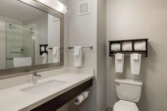 جناح بسريرين كوين لذوي الإعاقة، Best Western Watertown Inn Suites 6/7