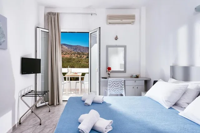 غرفة بسرير مزدوج أو سريرين منفصلين بإطلالة على الجبل، Elounda Krini Hotel by GHH 2/3