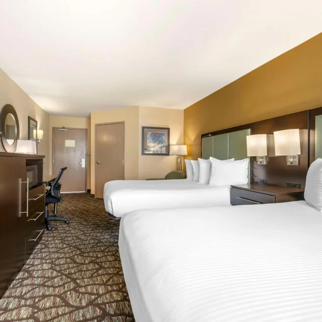 غرفة بسرير كوين، Best Western Plus Oceanside Palms 1/4