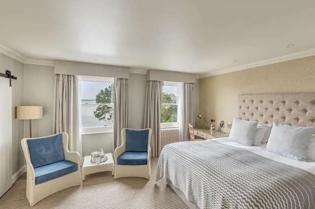 Deluxe, King Bed, Harbour View, The Christchurch Harbour 1/10