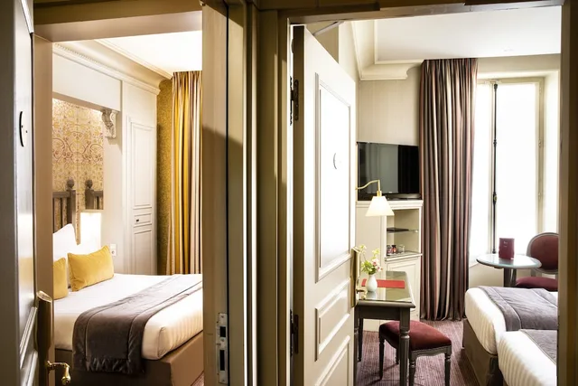 غرفة رباعية بسرير مزدوج وسريرين منفصلين بغرفتي نوم، Arioso Hotel 1/3