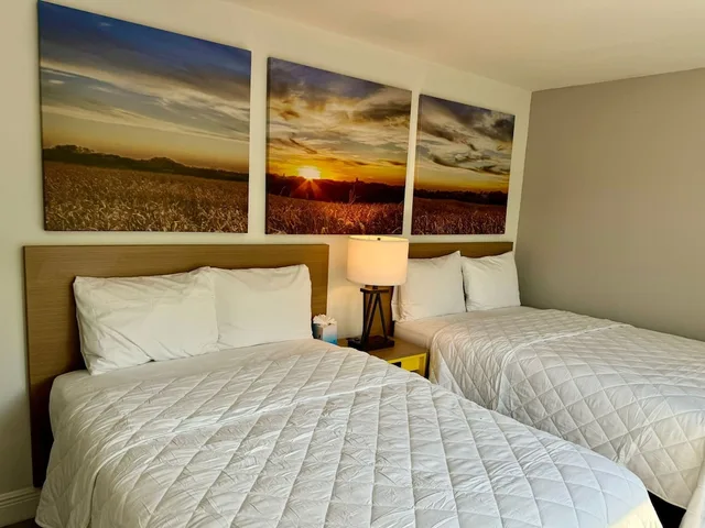 جناح بسريرين مزدوجين مع أريكة، Nova Inn Resort 1/3