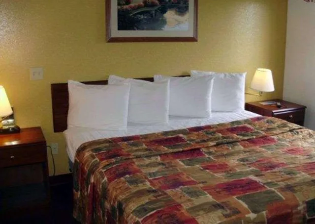 جناح بسرير كينج، Rodeway Inn 1/1