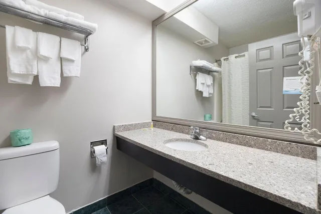 جناح استوديو بسريرين كوين، Days Inn & Suites by Wyndham Muskegon 7/10