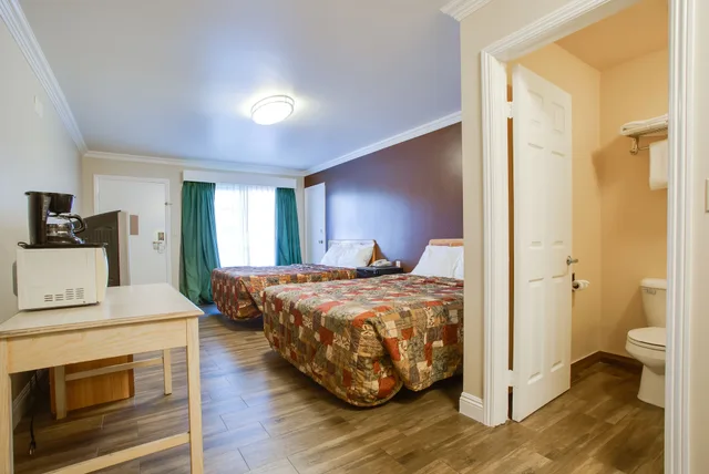 غرفة قياسية بسريرين كوين، Abby S Anaheimer Inn 3/7
