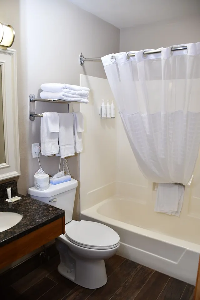 Room, Queen Bed, Accessible, Baymont Inn and Suites by Wyndham Platteville 7/10