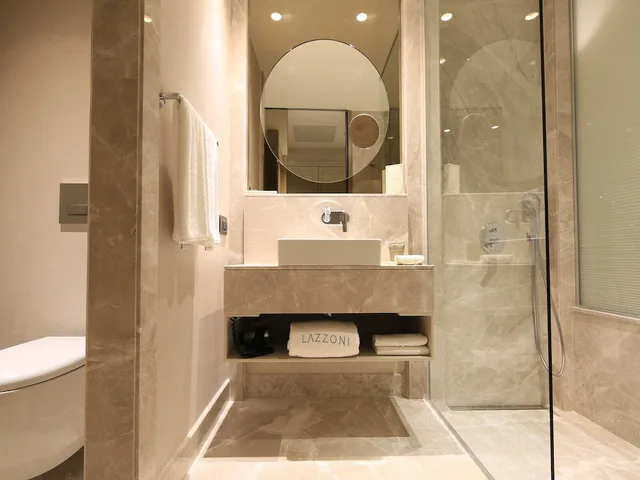غرفة ديلوكس بسرير كينج بإطلالة على المتنزه، Lazzoni Hotel 5/5