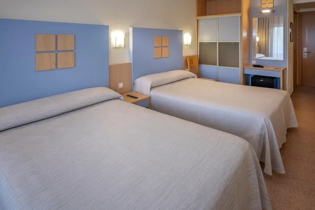 غرفة ثلاثية، Caprici Beach Hotel & Spa 1/7